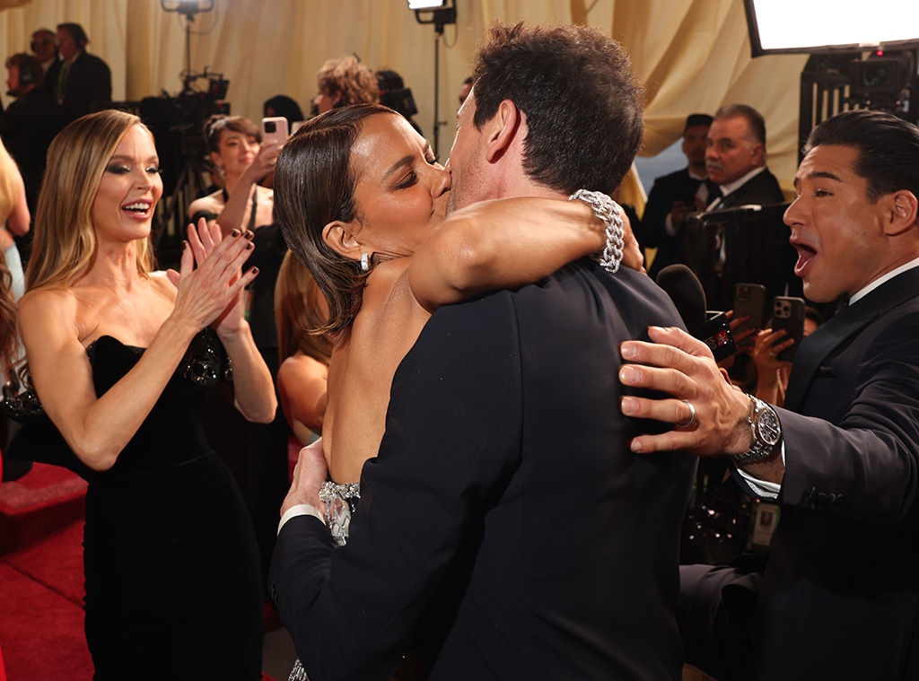Halle Berry Kisses Adrien Brody – 2025&nbsp;Oscars